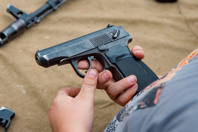Двух жителей Иркутска осудили за незаконный сбыт огнестрельного оружия