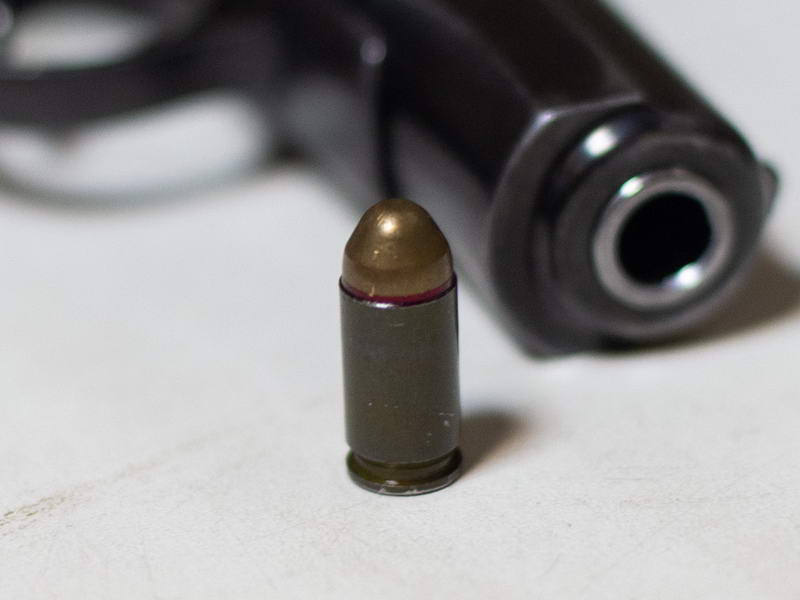 Двое мужчин незаконно изготавливали оружие в одном из торговых центров Иркутска