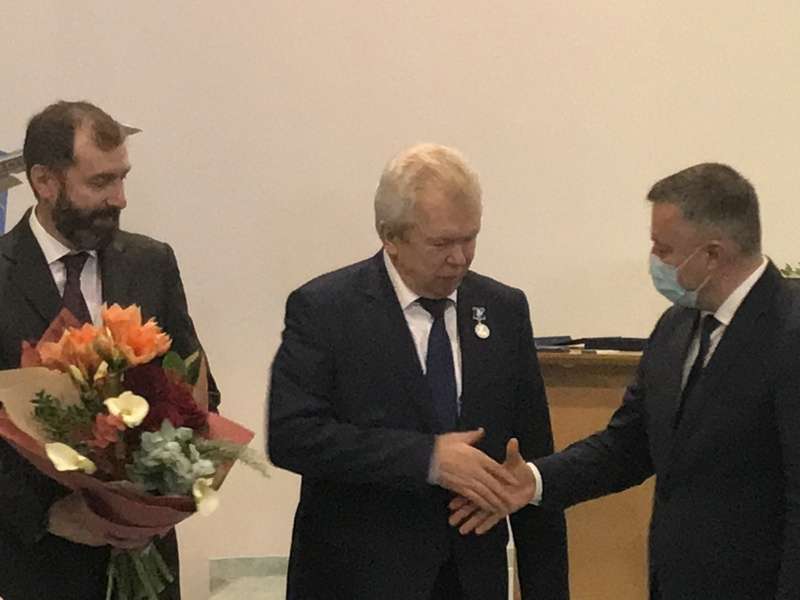 Генеральный директор Иркутского авиазавода Александр Вепрев награжден почетным знаком «Признание»