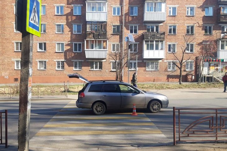 В Иркутске водитель автомобиля Nissan Wingroad на пешеходном переходе сбил 11-летнего мальчика