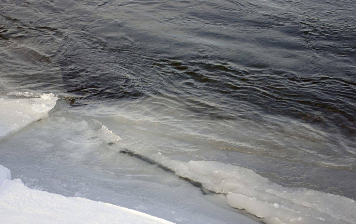 На реках Иркутской области начались процессы ледообразования