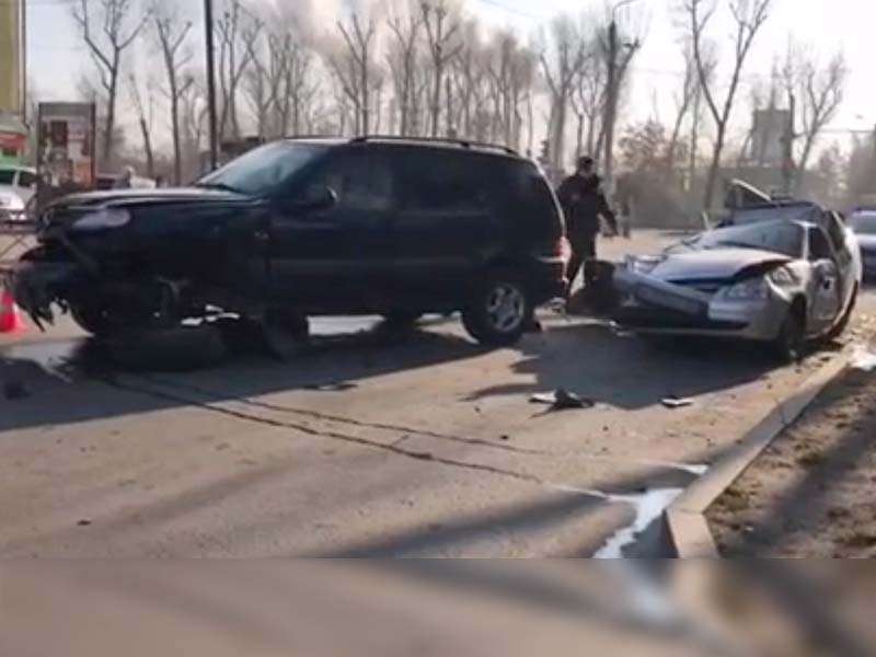 Водитель «Лады» погиб при столкновении с Mercedes в Иркутске