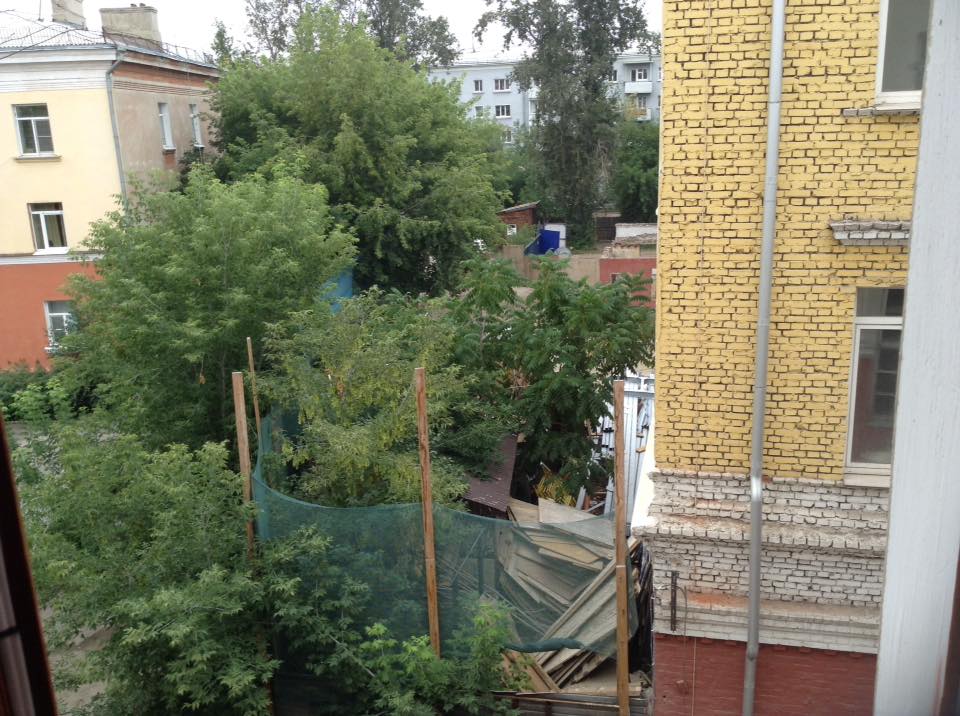 Иркутяне спасают свой двор в центре города от застройки