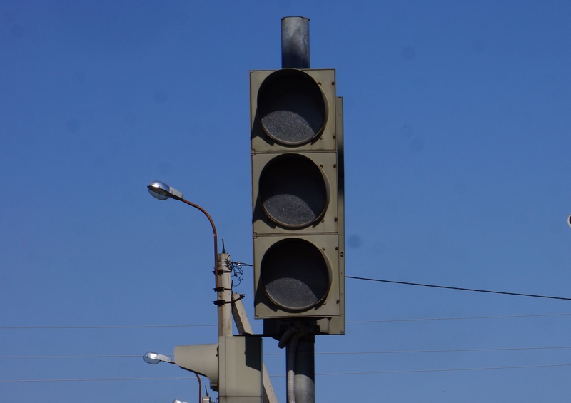 Срок отключения светофоров на перекрестке Обручева-Янгеля-Комсомольская в Братске продлен до 30 октября