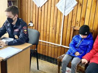 Малолетних курильщиков шести и двенадцати лет задержали в Братске у ТРЦ