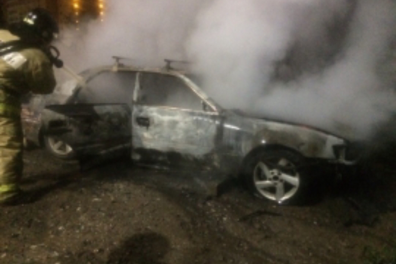 Возможного поджигателя Toyota Chaser в Иркутске отправили под домашний арест