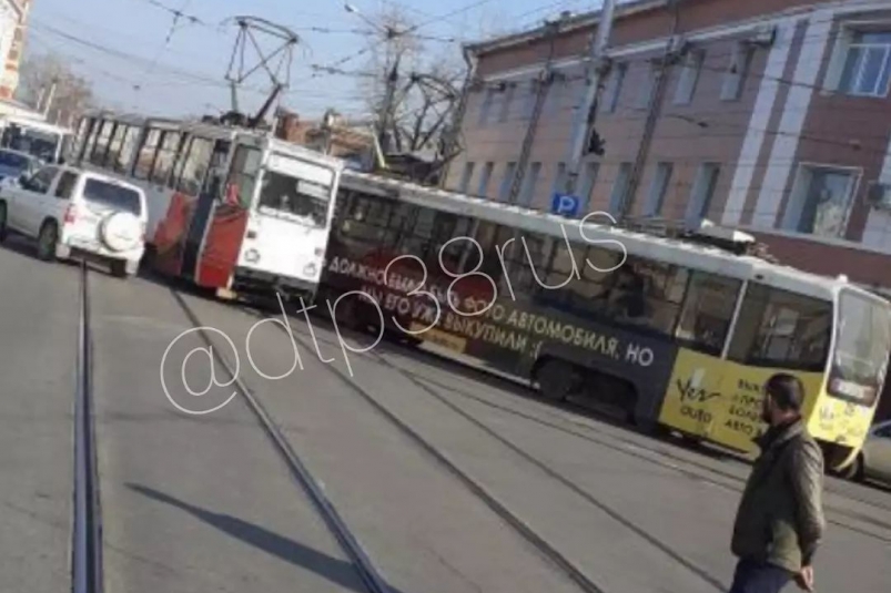 Два трамвая столкнулись на улице Тимирязева в Иркутске