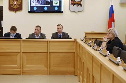 Ситуацию с оказанием бесплатной юридической помощи обсудили на круглом столе в Заксобрании Иркутской области