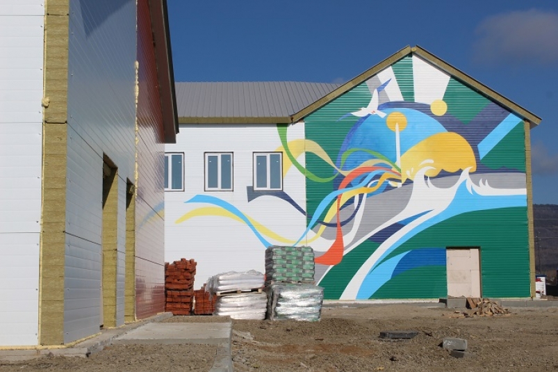 Здание школы-детсада в поселке Большое Голоустное Иркутского района готово на 80%