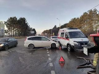В Маркова под Иркутском столкнулись "скорая" и легковой автомобиль