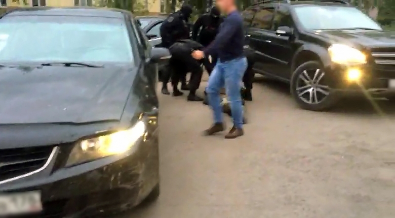 Двое мужчин похитили автомобиль у жителя Черемхово в Приангарье под угрозой оружия
