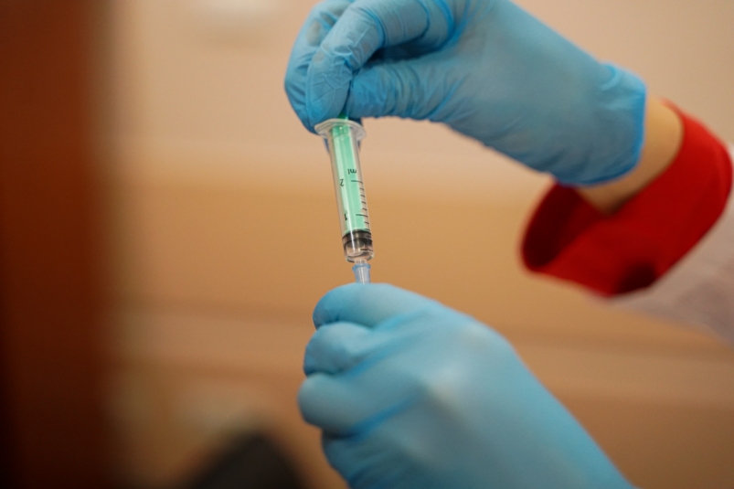 Запас вакцины от коронавируса создан в Иркутской области на период нерабочих дней