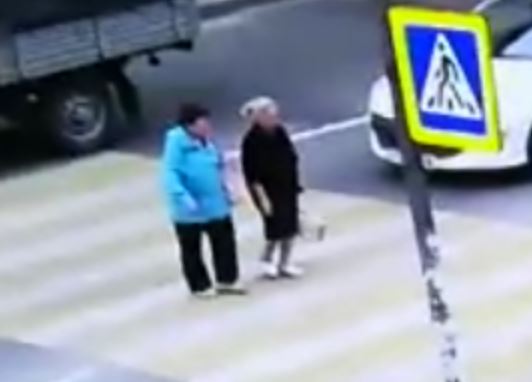 В Иркутске пенсионерка отдала уличным гадалкам 400 тыс. рублей за снятие порчи