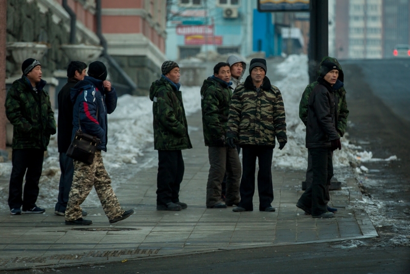 Уроженца ближнего зарубежья заподозрили в криминальном бизнесе с мигрантами в Иркутске