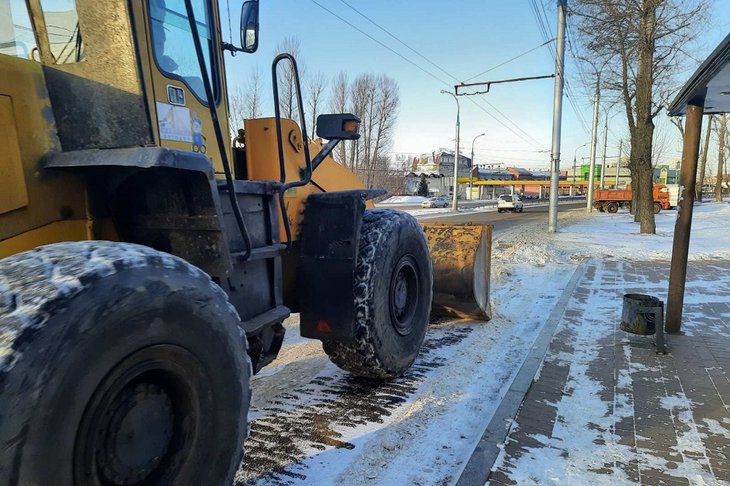 В Иркутске с 04:00 на уборке улиц от снега работают 50 машин и 200 человек