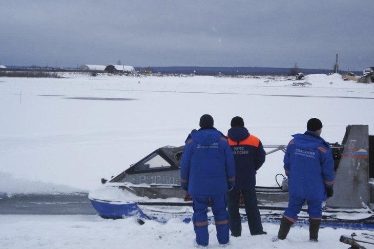 На реке Лена в Киренске сотрудники МЧС спасли мужчину, провалившегося под лед