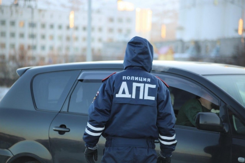 Водителя, устроившего танцы на крыше автомобиля, оштрафовали в Иркутске