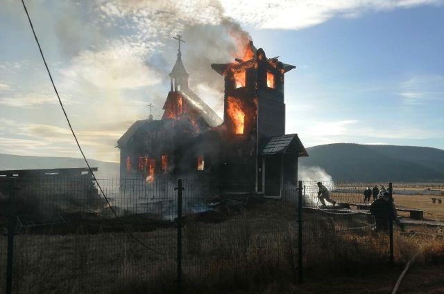 Деревянный православный храм сгорел в селе Белоусово Качугского района