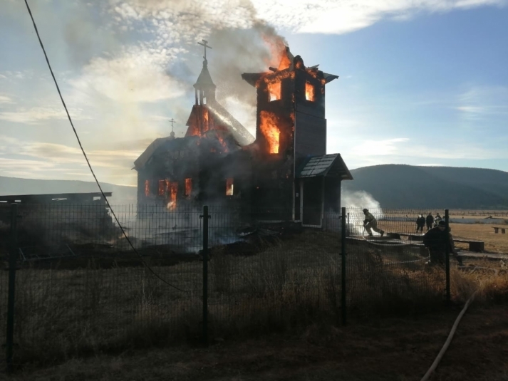Храм загорелся в Качугском районе Иркутской области