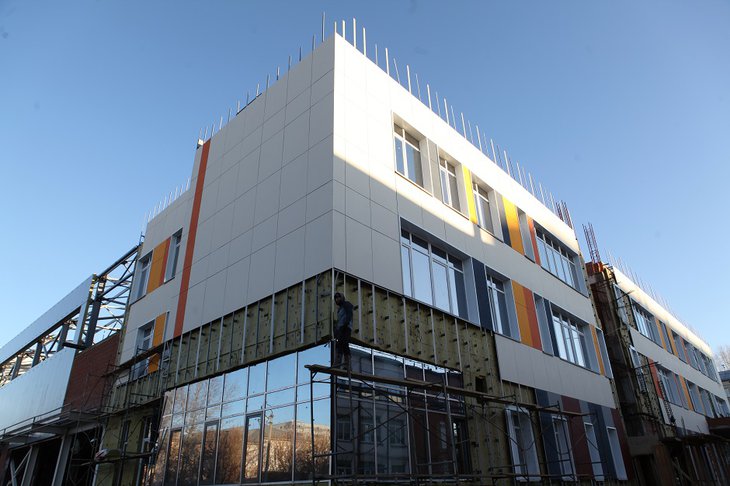 В новом здании школы № 14 Иркутска приступили к внутренней отделке