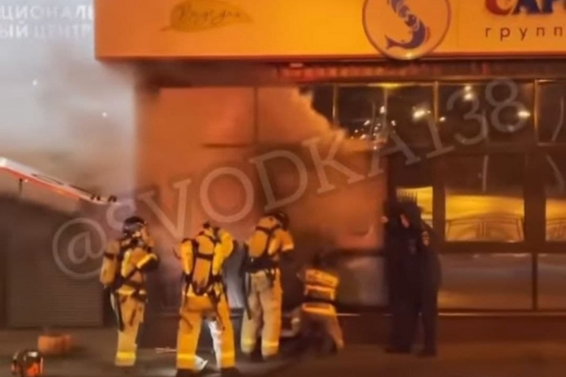 Торговое оборудование сгорело при пожаре в павильоне в Иркутске утром 11 ноября