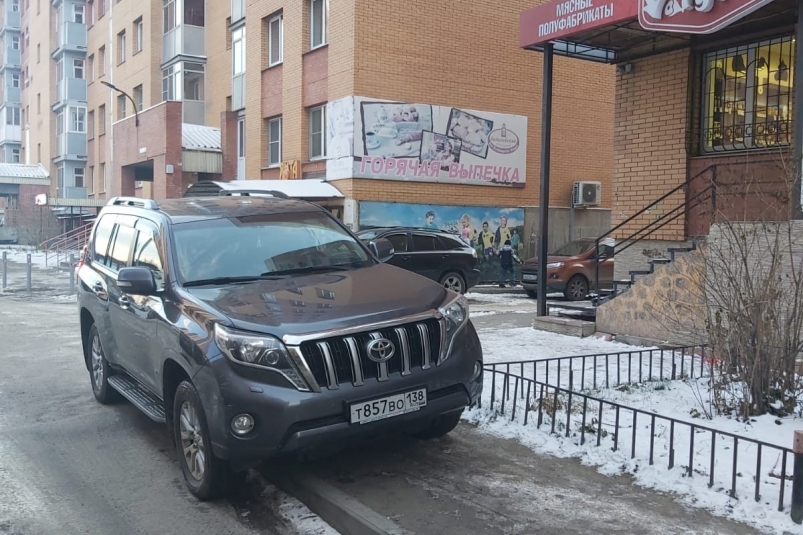 "Иркутский_автохам": "тротуарщики" в ответ - во дворе запретов НЕТ!
