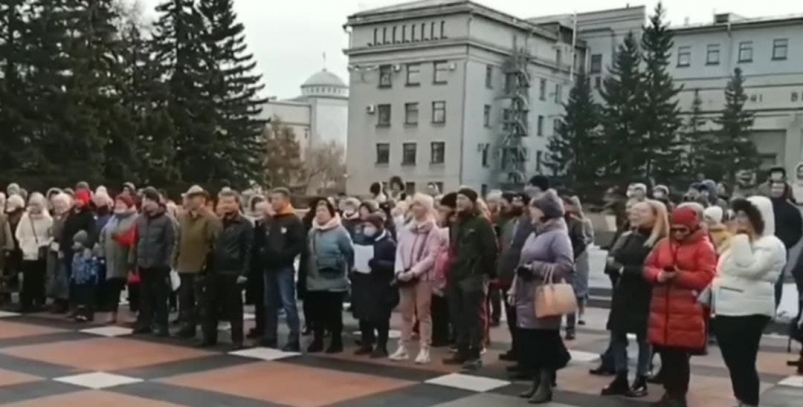 "Мы за право выбора": жители Иркутска вышли на пикет против ужесточения антиковидных мер