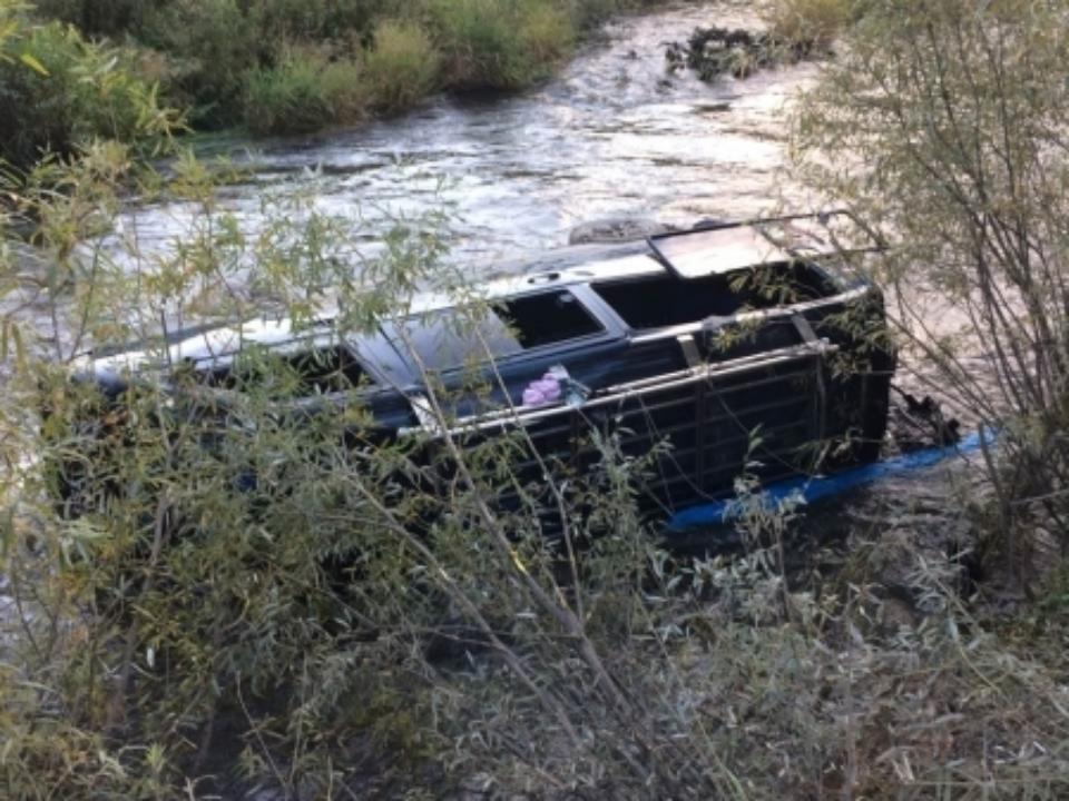 Следовавший из Кызыла в Иркутск микроавтобус опрокинулся в реку Джебь