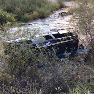 Ехавший в Иркутск автобус упал в реку в Красноярском крае