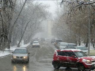 Первая в сезоне метель осложнила дорожную ситуацию в Иркутске