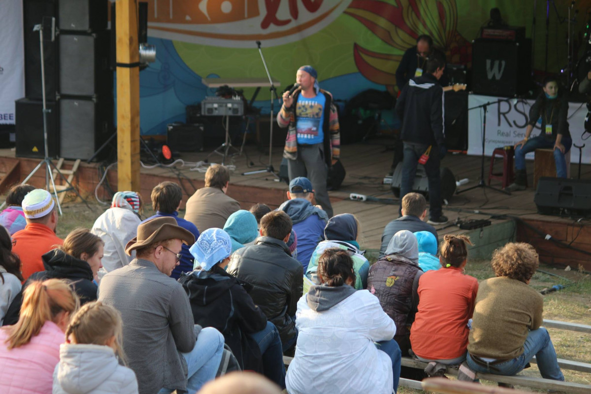 Более 500 человек приехали на музыкальный фестиваль «Baikal-live» на Байкал