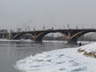 Более 50 спецмашин убирают снег на дорогах Иркутска