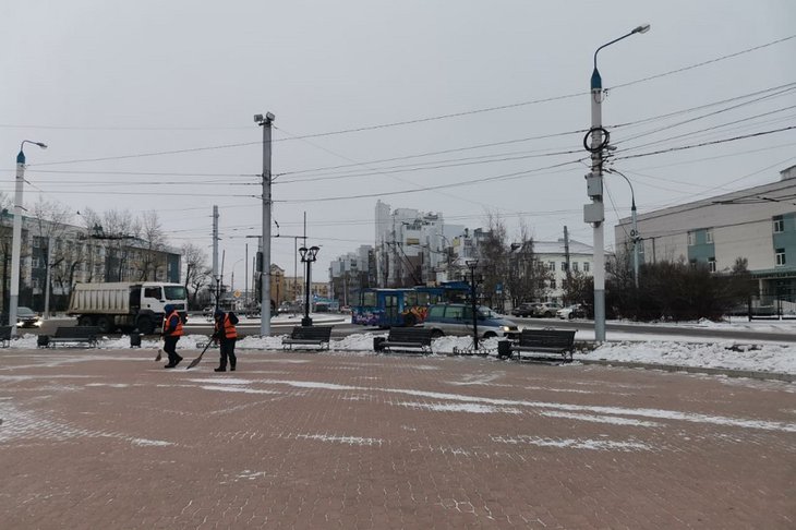 В Иркутске провели усиленную уборку улиц и общественных пространств после снегопада