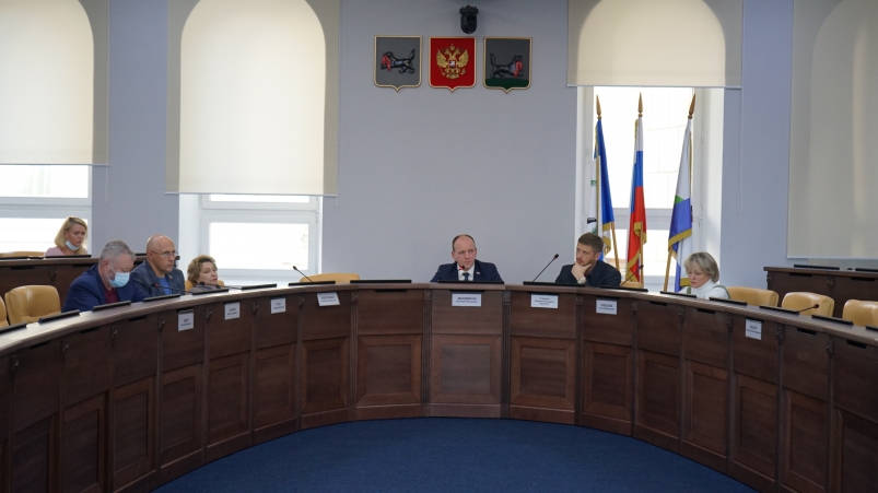 Помощь учителям в решении жилищного вопроса обсудили на комиссии в Думе Иркутска