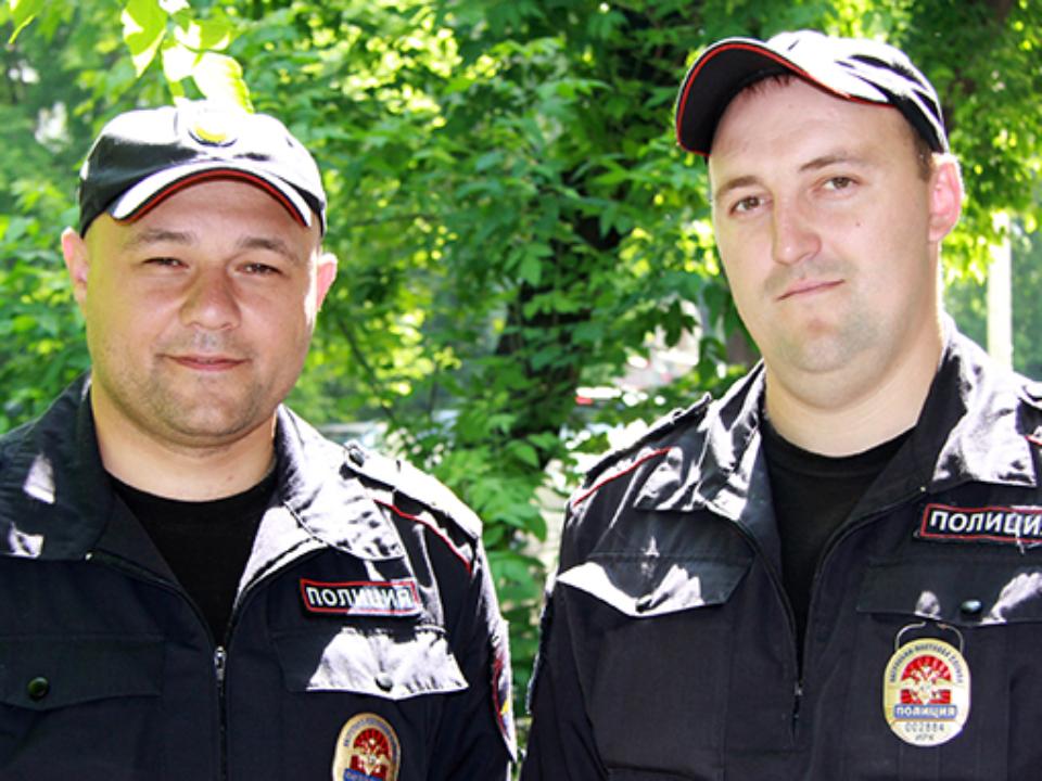 Двоих иркутских полицейских наградили медалью "За смелость во имя спасения"