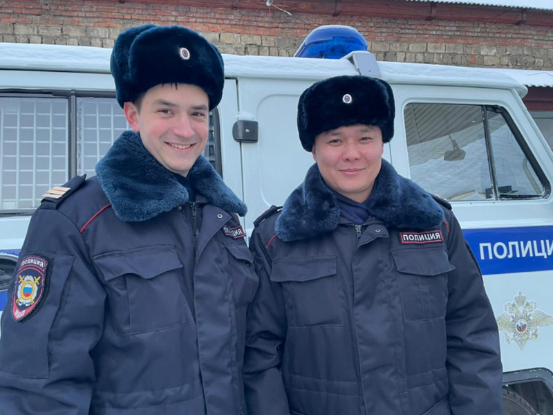 В Иркутске полицейские оперативно задержали грабителя, который похитил телефон у школьника