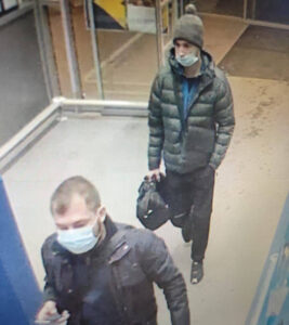 В Иркутске трое мужчин пытались похитить из гипермаркета алкоголь на 120 тысяч рублей