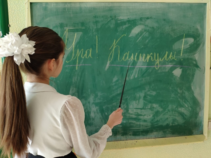 Школьник из Иркутского района привязал одноклассницу скотчем к стулу за ругательства