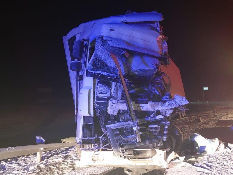 Водитель фуры погиб в тройном ДТП на трассе в Тулунском районе