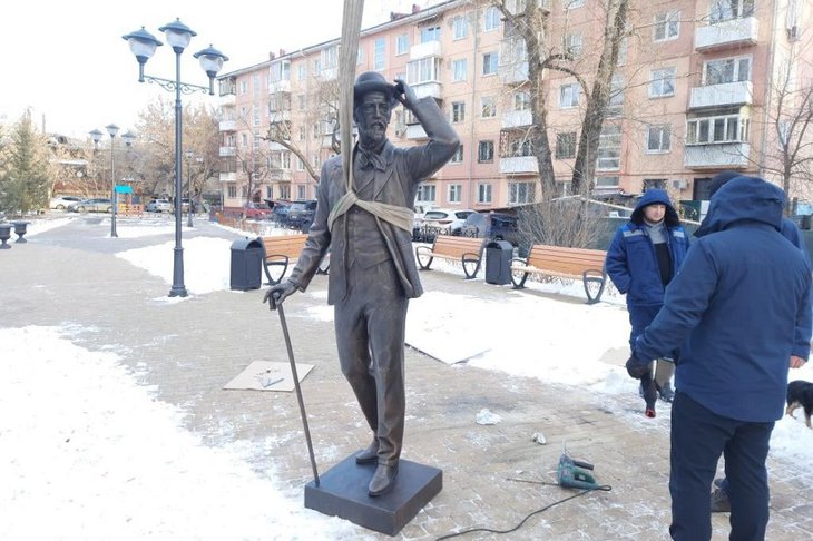 В Иркутске установили памятник Антону Чехову