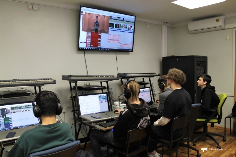 Сертифицированный эксперт проекта "СахалинТех" раскрыл студентам нюансы звукорежиссуры