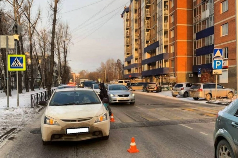 Водитель Toyota сбил 37-летнюю женщину на "зебре" в Иркутске