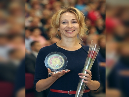 Дмитрий Бердников наградил около 300 лучших педагогов Иркутска