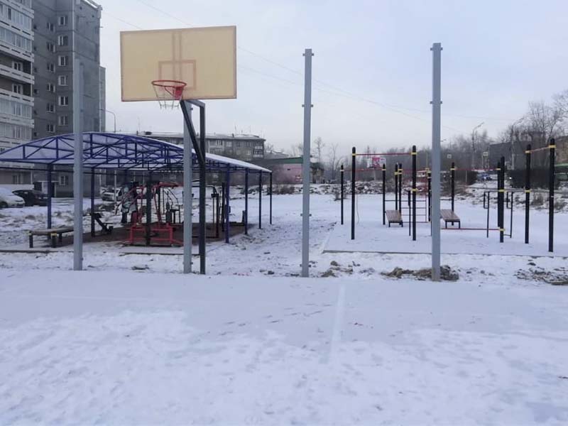 Зимние горки и спортивные площадки установили в Ленинском округе Иркутска