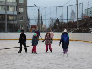 Хоккейные корты готовят к зимнему сезону в Иркутске