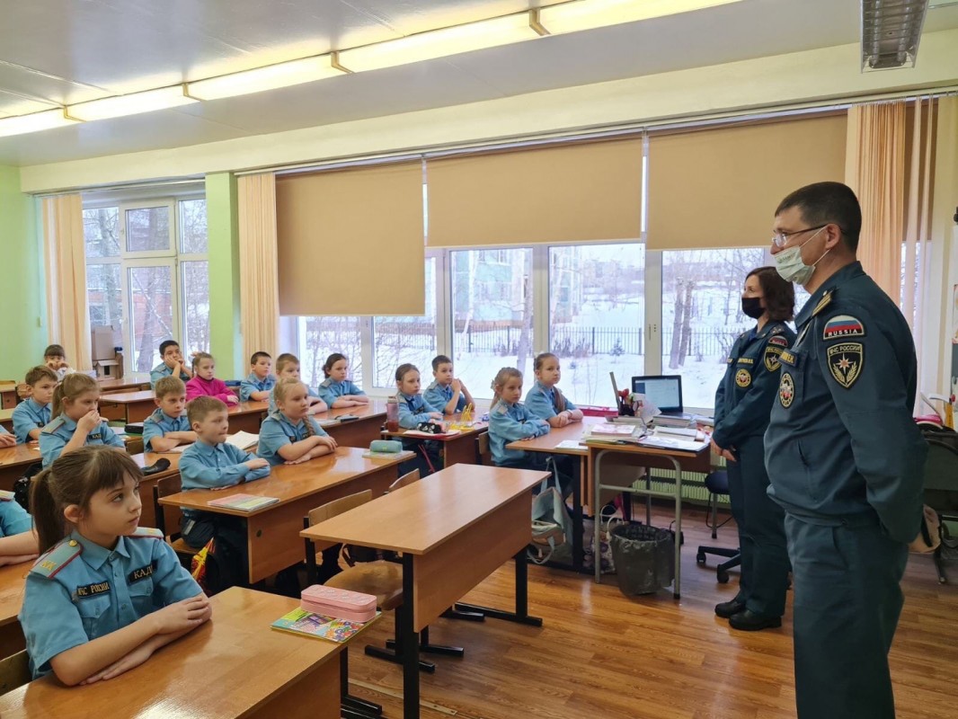 Сотрудники МЧС Братска провели для школьников открытые уроки по безопасности