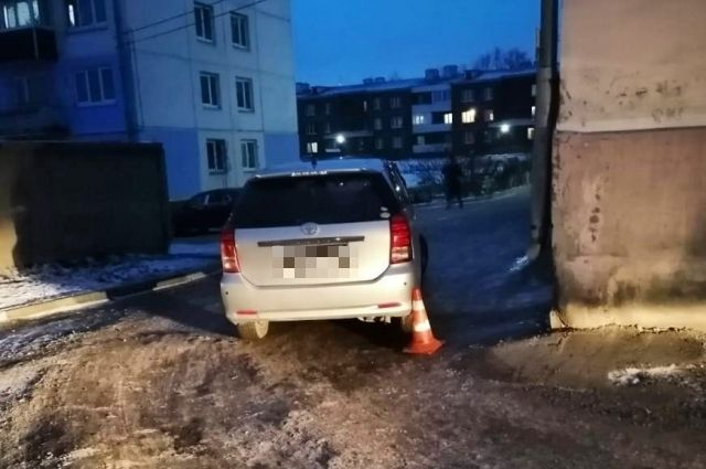 Водитель сбил поскользнувшуюся на дороге 15-летнюю девочку в Черемхово