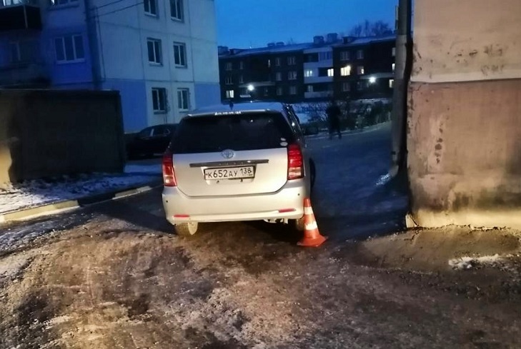 В Черемхово водитель Toyota сбил поскользнувшуюся на дороге 15-летнюю девочку