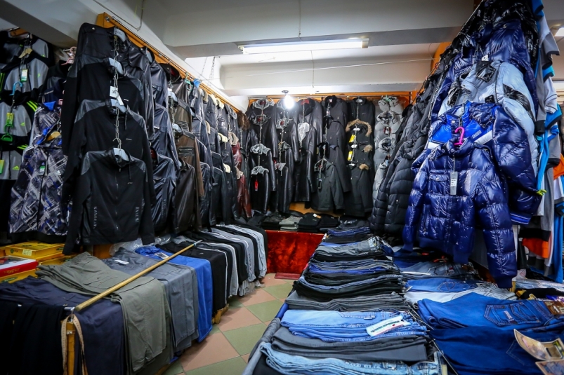 Будем ходить в обносках: в России значительно подорожают одежда и обувь