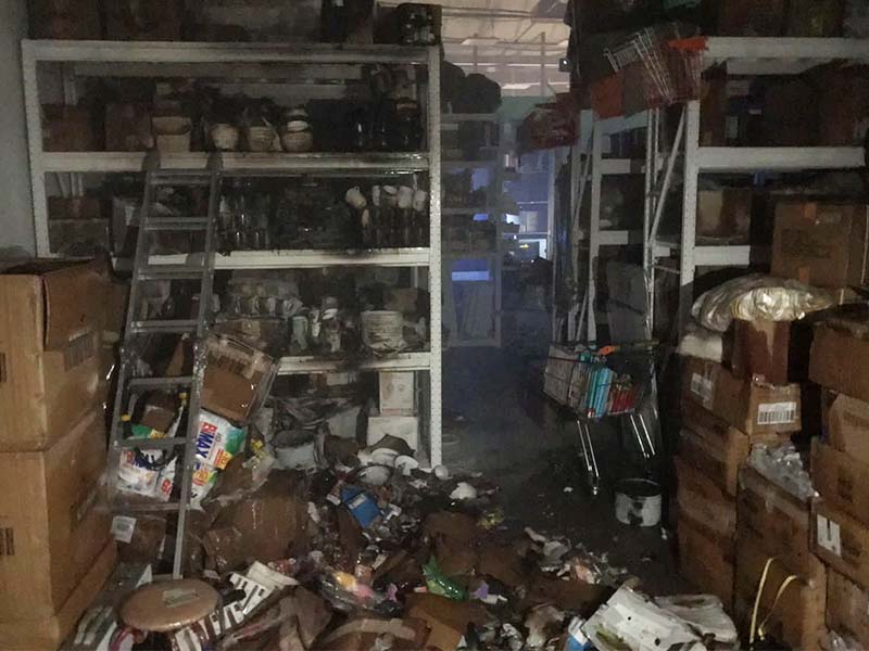 Торговый центр горел на улице Трактовой в Иркутске